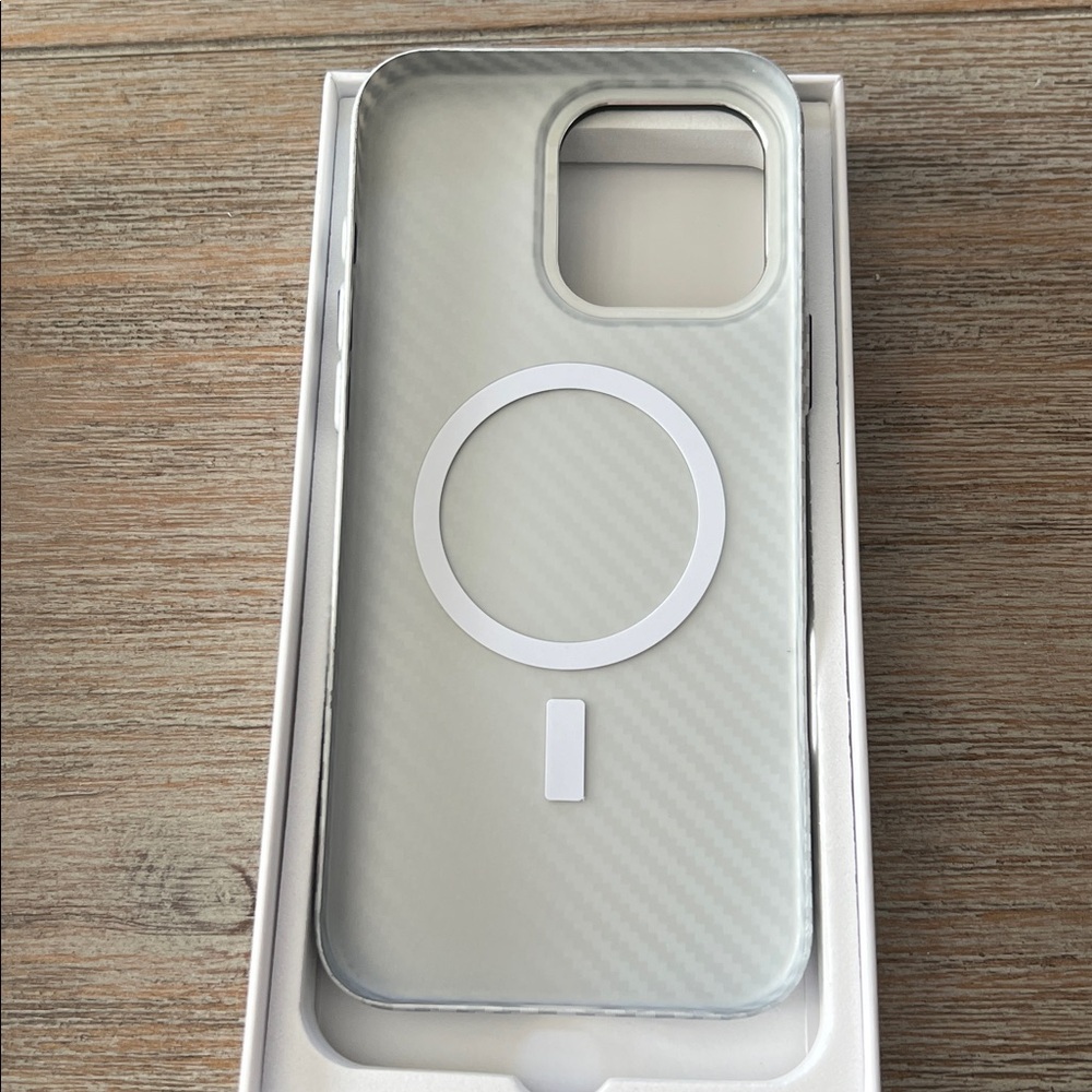 RD DEVICE RD Case V3 White Carbon Fiber Phone Case for 16 Pro Max - Picture 4 of 4